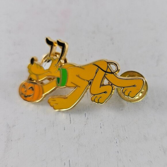 Disney Store Japan Pin Pluto Trick Or Treat Pumpkin 2003 - Picture 2 of 5